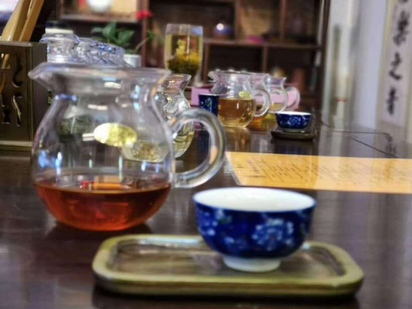 4-Hour Shanghai Best Garden and Temple Tour with Tea Tasting - Jade Buddha Temple Gives the Tour a Calm Start