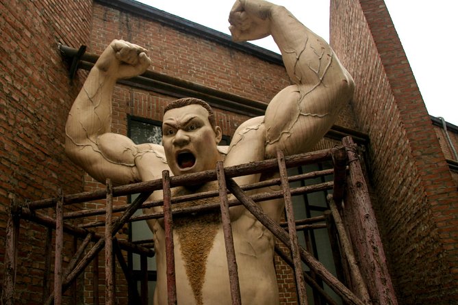 6-Hour Private Beijing Tour: Flower and Fish Market, Panjiayuan Antique Market and 798 Art Zone - Shilihe’s flowers, fish, and unusual market finds
