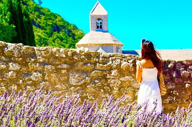 A day in the Lavenders and Villages of Provence - From Avignon to the stone walls of Sénanque