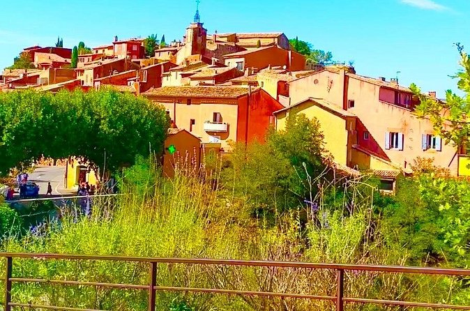 A day in the Lavenders and Villages of Provence - What the small group and transport mean