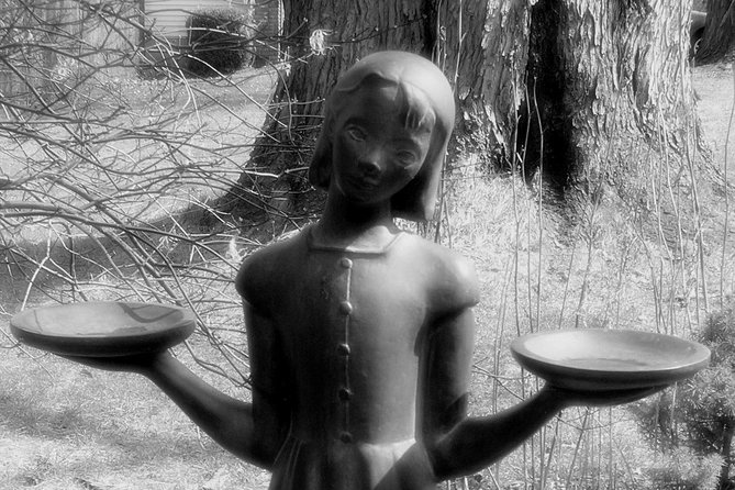 A Walk Through The Book "Midnight in the Garden of Good and Evil" - The Mercer-Williams House and what you do not enter