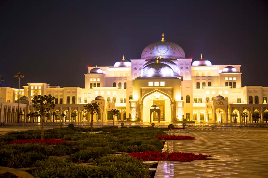 Abu Dhabi: Qasr Al Watan Palace & Garden Entry Ticket - Arriving at the Visitor Centre and taking the shuttle