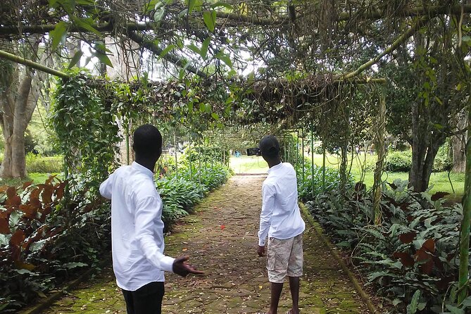 Aburi Gardens and Tetteh Quarshie Farms - Ernest and the value of a private guide