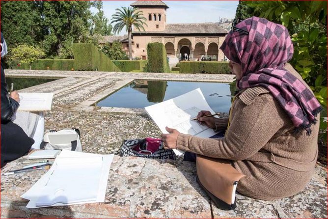 Alhambra &Charles Palace Guided Tour with Optional Nasrid Palaces - Charles V Palace and the change in architectural style