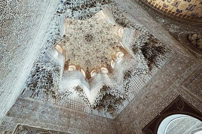 Alhambra Experience – Explore Nasrid Palaces & Generalife Gardens - The Alhambra complex gives you much more than one palace