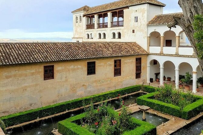 Alhambra Experience – Explore Nasrid Palaces & Generalife Gardens - Who should book this Alhambra experience?