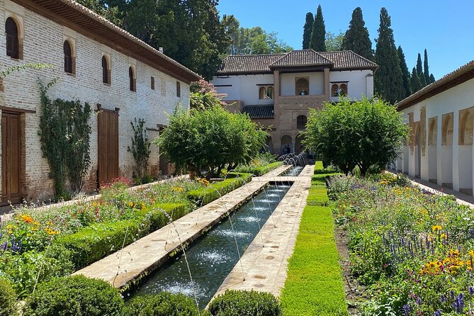 Alhambra Gardens, Generalife and Alcazaba Tickets & Local Guide - Key points to know before booking