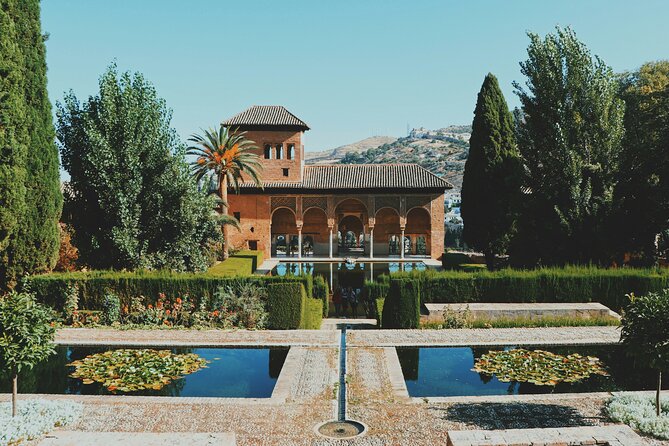 Alhambra Gardens, Generalife and Alcazaba Tickets & Local Guide - What this Alhambra visit actually covers