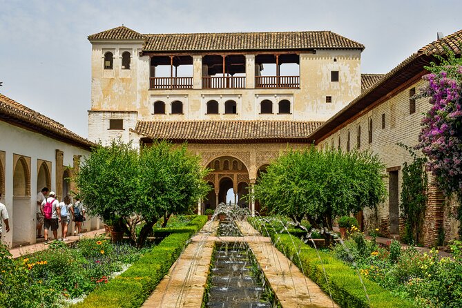 Alhambra Gardens, Generalife and Alcazaba Tickets & Local Guide - Alcazaba and Torre de la Vela