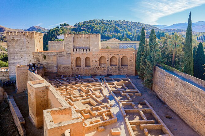 Alhambra Gardens, Generalife and Alcazaba Tickets & Local Guide - Why the guide can make or break the visit