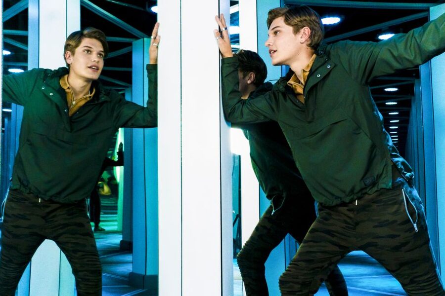American Dream: Mirror Maze Admission Ticket - Why the maze works well for photos