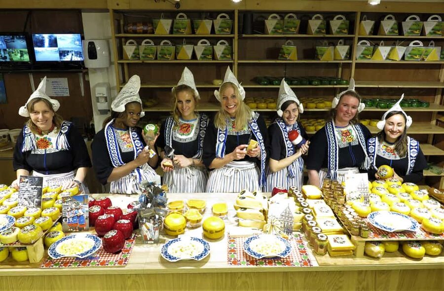 Amsterdam: Cheese, Clogs, Flowers and Windmills Tour - A flower-filled start at Keukenhof