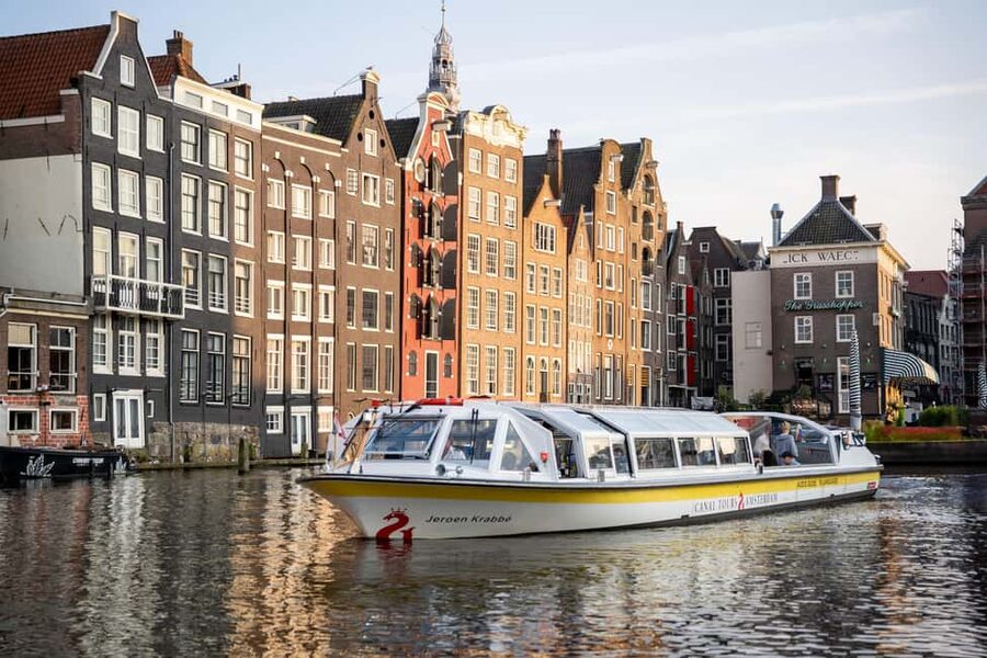 Amsterdam: City Centre Canal Cruise & Free Flower Cocktail - Why Amsterdam’s canals are the right place to start