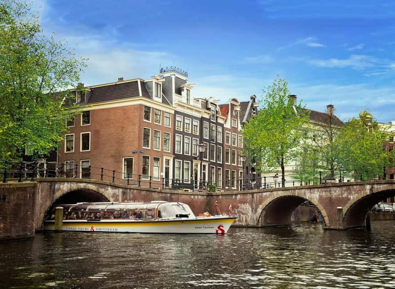Amsterdam: City Centre Canal Cruise & Free Flower Cocktail - Is $19 good value?