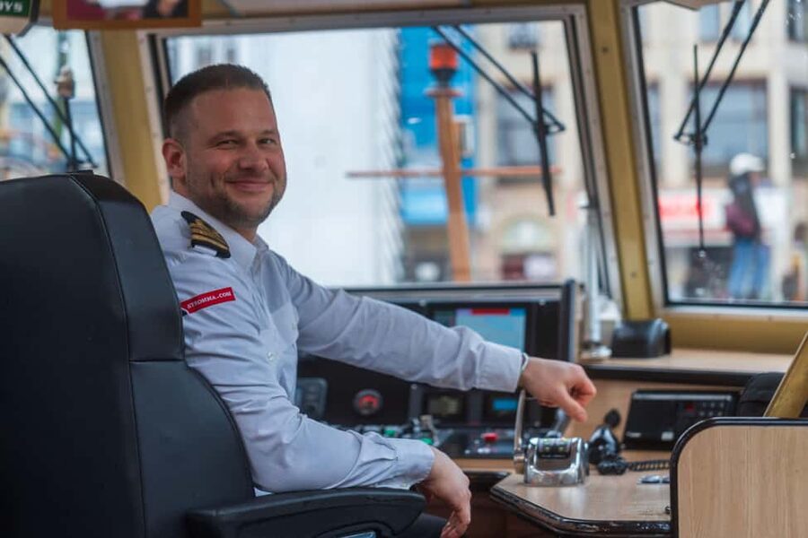 Amsterdam: City Centre Canal Cruise & Free Flower Cocktail - Pick the departure that fits your day