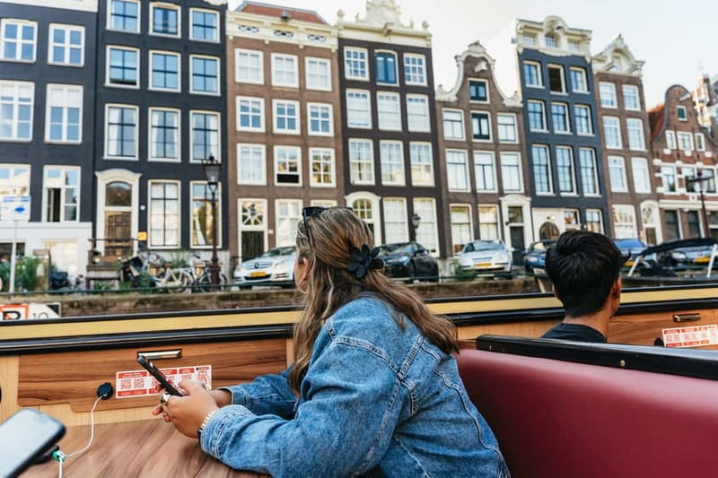 Amsterdam: City Centre Canal Cruise & Free Flower Cocktail - The flower cocktail and onboard comfort