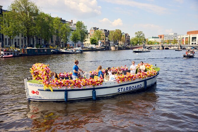 Amsterdam Flower Boat Canal Cruise with Local Guide - How much commentary should you expect?
