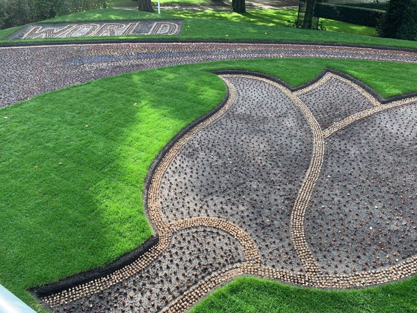 Amsterdam: Half-Day Flower Fields and Keukenhof Bicycle Tour - A short visit to a flower nursery