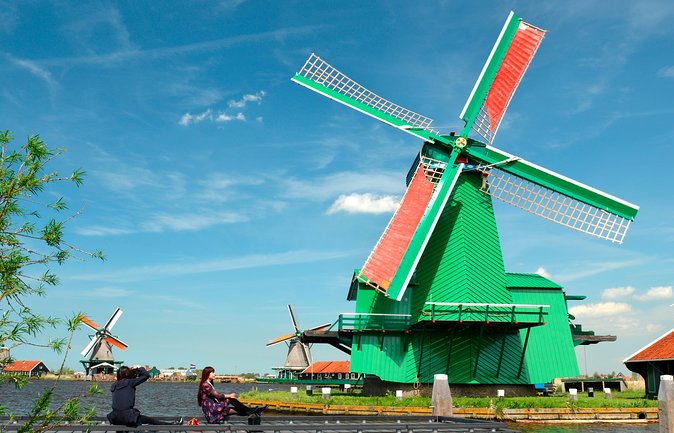 Amsterdam: Keukenhof and Zaanse Schans Windmills Guided Day Trip - Clogs, cheese, and the short demonstrations