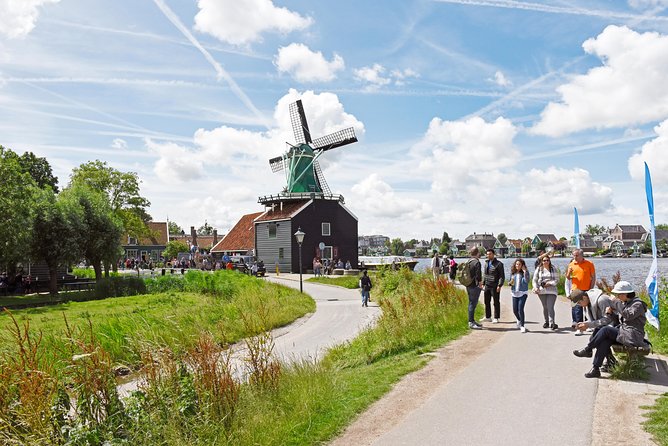 Amsterdam: Keukenhof and Zaanse Schans Windmills Guided Day Trip - Who gets the best value from this tour