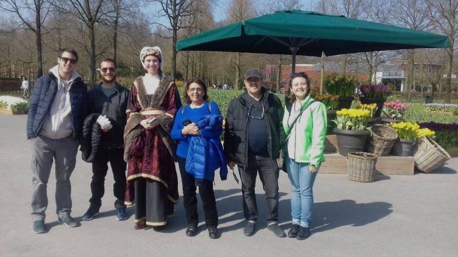 Amsterdam: Keukenhof Gardens Guided Tour Spanish and English - Key points to know before you book