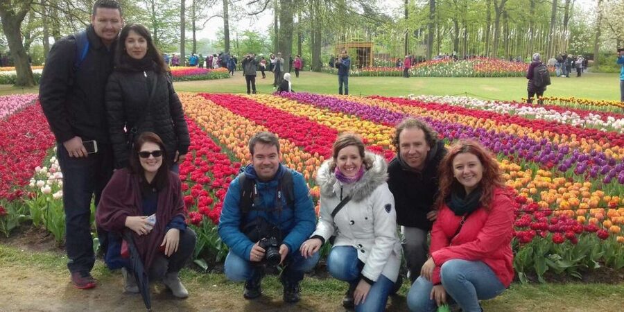 Amsterdam: Keukenhof Gardens Guided Tour Spanish and English - Entering Keukenhof and finding your way around