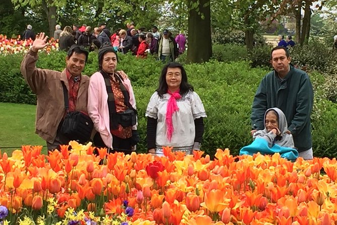 Amsterdam: Keukenhof Tulip Gardens and Giethoorn with Boat Tour - Why combine Keukenhof and Giethoorn in one day?