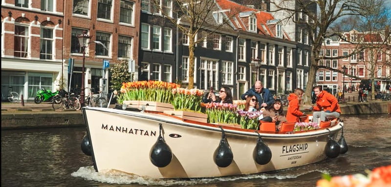 Amsterdam: Premium Tulip Boat Canal Tour - What the one-hour route gives you