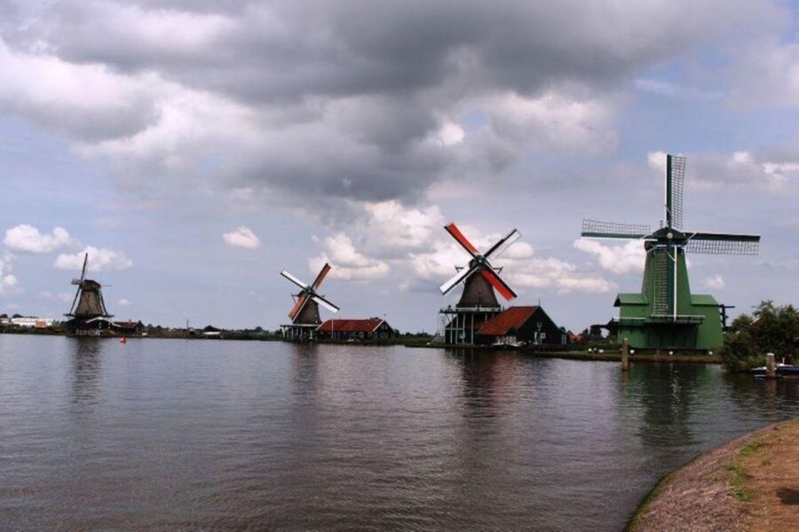 Amsterdam: Private tour Tulips, Keukenhof, Windmill & Cheese - Should you book this private tulip tour?