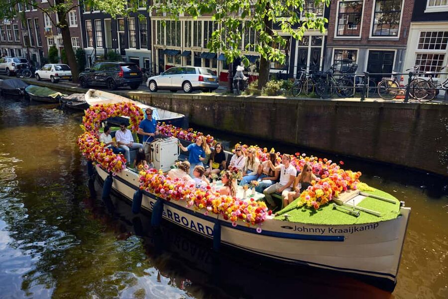 Amsterdam: The Original Flower Boat with Local Guide and Bar - Key points to know before boarding