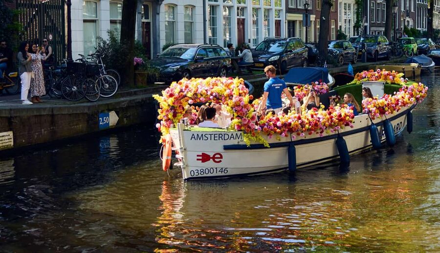Amsterdam: The Original Flower Boat with Local Guide and Bar - The Flower Bike Man story adds a human touch