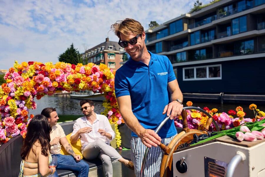 Amsterdam: The Original Flower Boat with Local Guide and Bar - Oudeschans sets the tone
