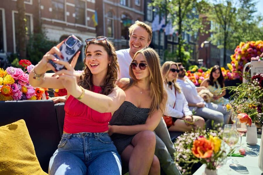 Amsterdam: The Original Flower Boat with Local Guide and Bar - Herengracht brings the grand canal views