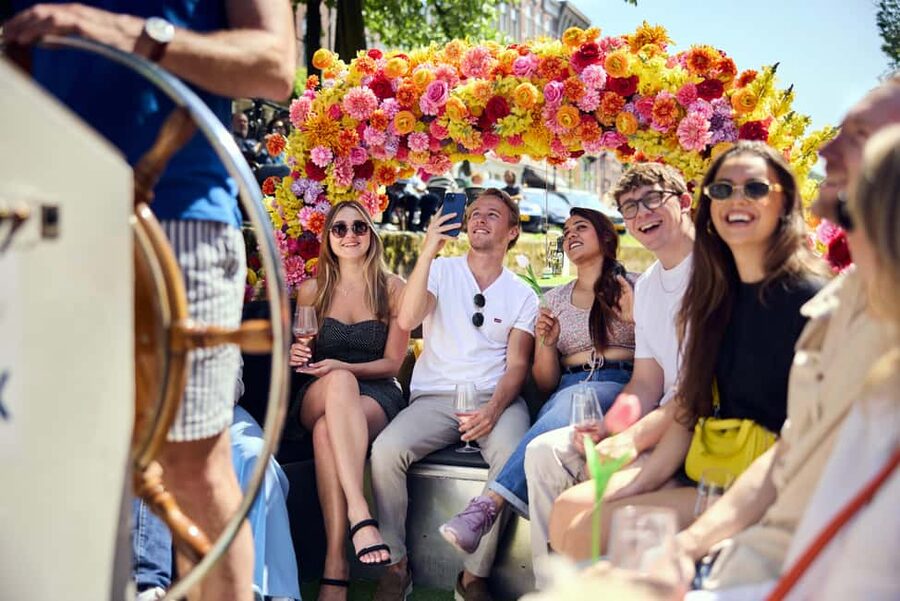 Amsterdam: The Original Flower Boat with Local Guide and Bar - Finding the boat at Oudezijds Voorburgwal 230