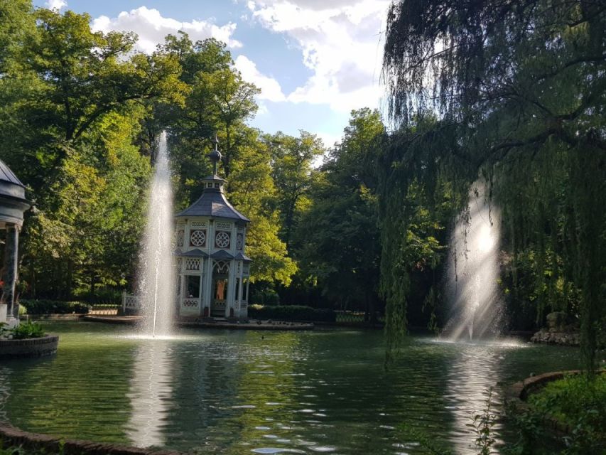 Aranjuez: City and Gardens Guided Walking Tour - How the tour balances town and garden time