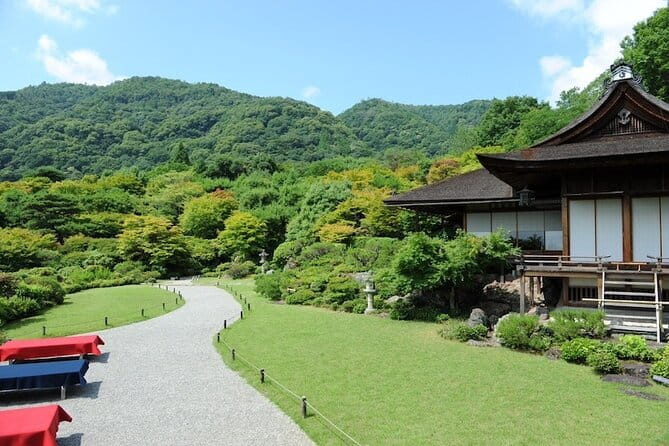 Arashiyama Bamboo & "Must See" Gardens with an Amazing Guide - Why a private walk works well in Arashiyama