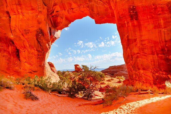 Arches National Park Hike Challenge: Tackle Devils Garden 7m Loop - Partition Arch adds distance and space