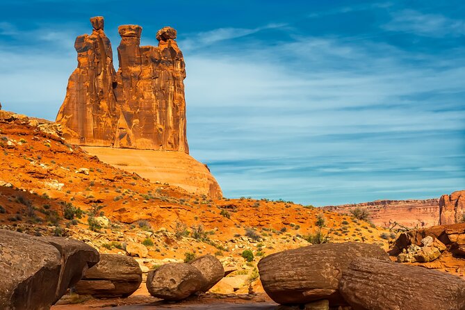 Arches National Park Hike Challenge: Tackle Devils Garden 7m Loop - Short walks and roadside sights fill out the day