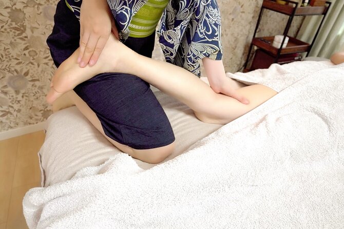 Aroma Massage with cherry blossom infused oil - Reaching Aura Organic from Shinjuku