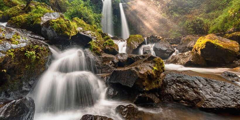 Bali: Secret Garden, Ulun Danu Temple and Waterfall Tour - Kembar Waterfall for swimming and cliff-jumping