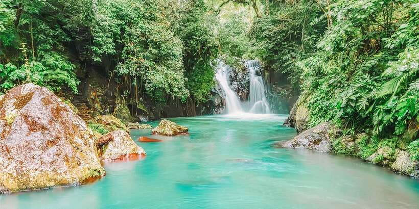 Bali: Secret Garden, Ulun Danu Temple and Waterfall Tour - Ulun Danu Beratan and the temple on the lake