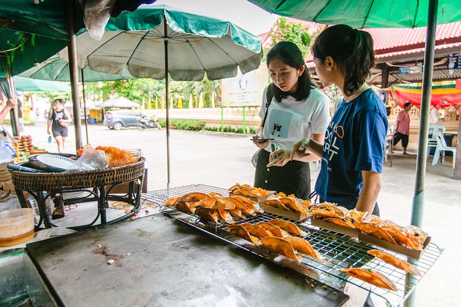 Bangkok Floating Market & Boat Ride to an Orchid Farm - Wat Saphan adds a calmer stop