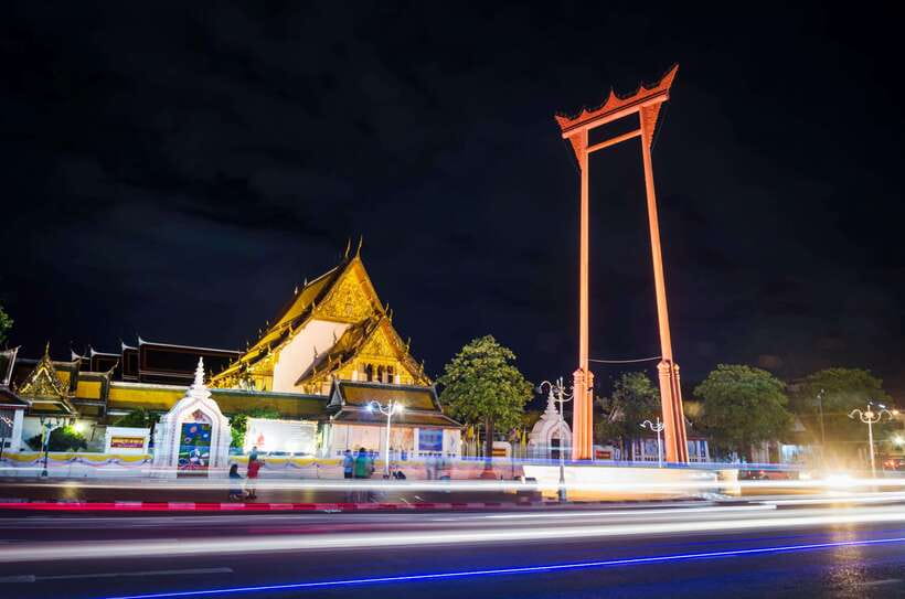 Bangkok: Night Bike Tour with Temples & Flower Market Visit - The Giant Swing and the ride back