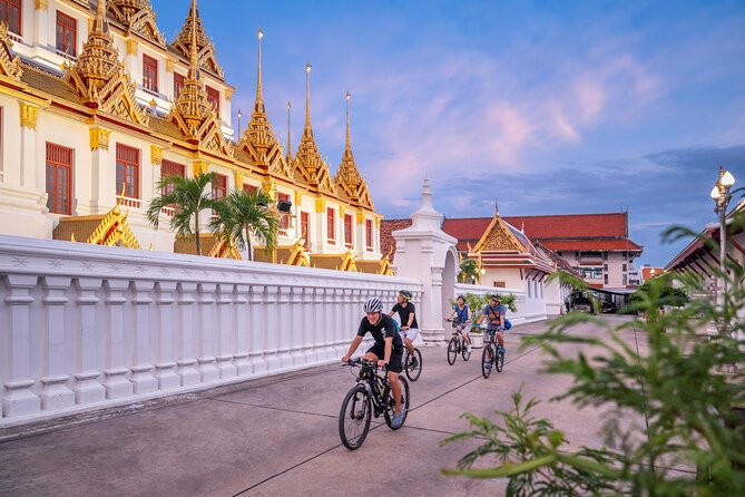 Bangkok: Night Bike Tour with Temples & Flower Market Visit - Starting at Maha Chai Road