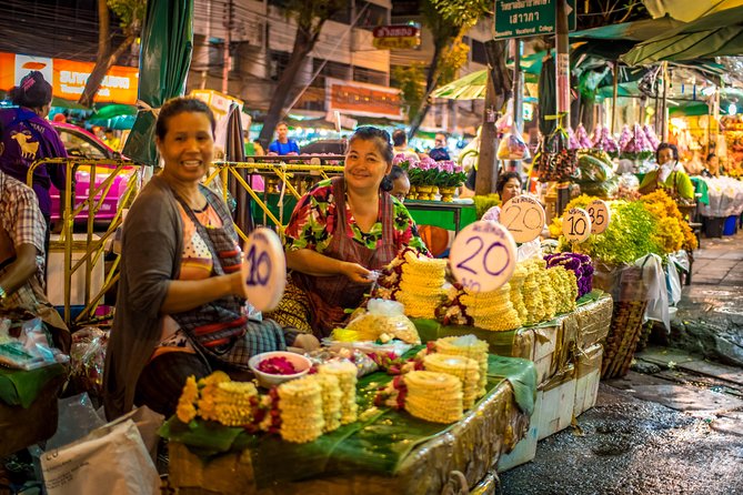 Bangkok: Night Bike Tour with Temples & Flower Market Visit - Wat Rakang and the riverside lanes