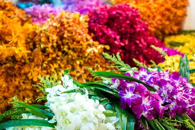 Bangkok: Night Bike Tour with Temples & Flower Market Visit - Pak Khlong Talat, Bangkok’s evening centerpiece
