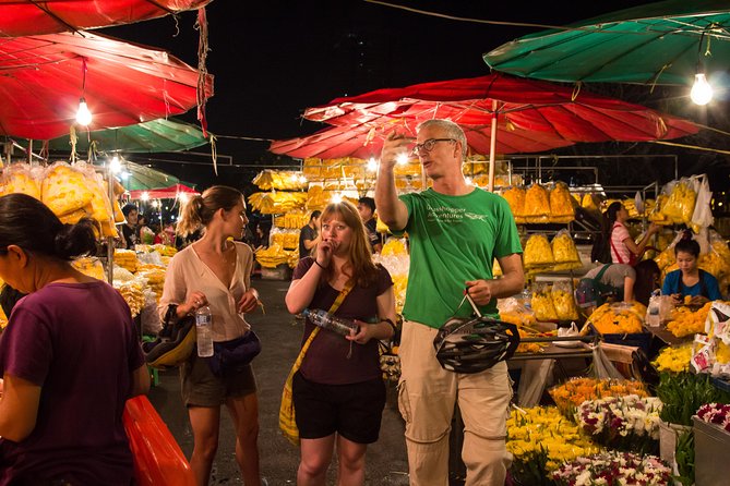 Bangkok: Night Bike Tour with Temples & Flower Market Visit - What the guides add to the ride