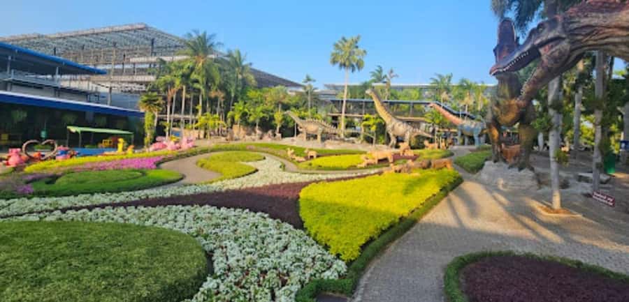 Bangkok: Nong Nooch Garden - Leaving Bangkok in a private vehicle