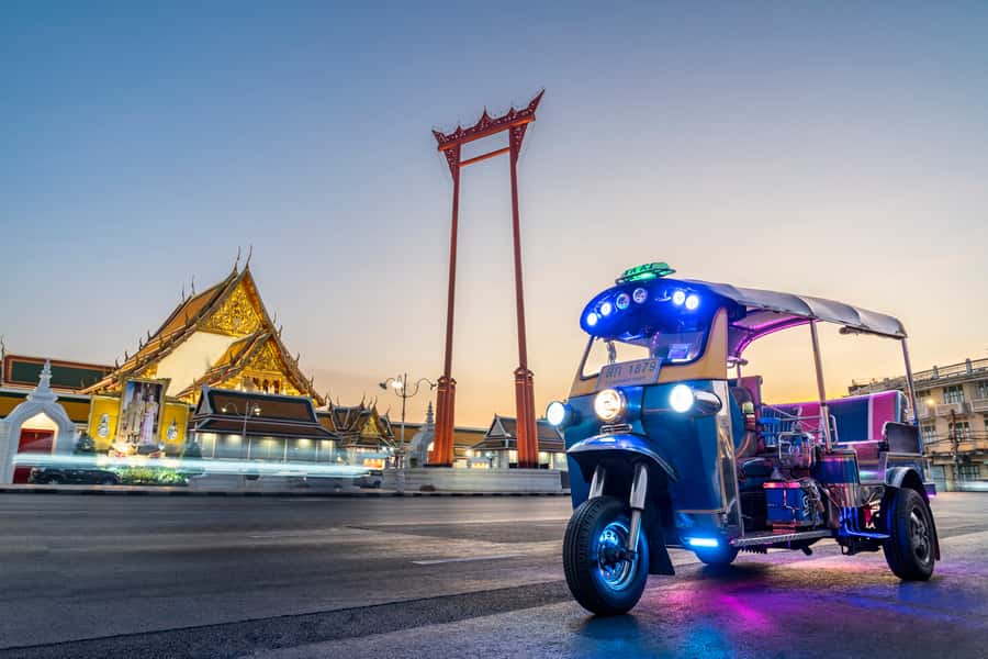Bangkok Street Food and Night Lights by Tuk Tuk - Meeting your guide near Hua Lamphong