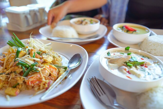 Bangkok Wat Pho and Flower Market Historical Walking Tour - Lunch near Tha Tien Pier